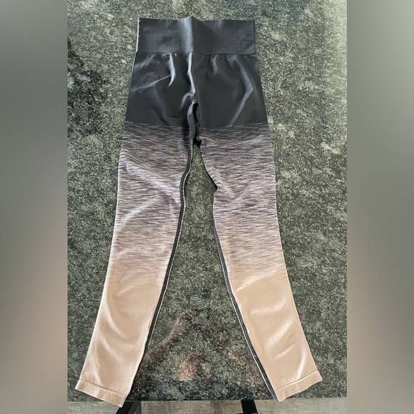 Ultimate leggings by PINK. Amazing hombre colors. - Picture 2 of 11